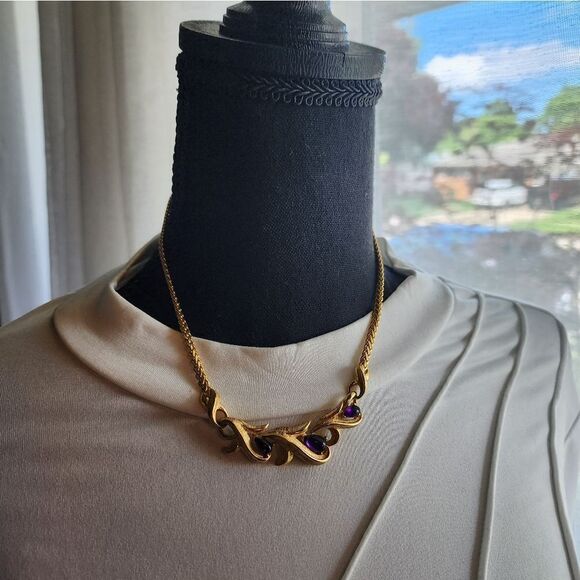 Vintage Signed Trifari Amethyst Purple Cabochon Leaf GoldTone Necklace - Picture 5 of 8
